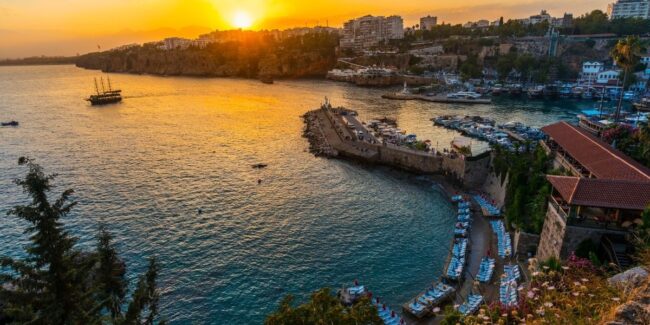 Antalya’da Arsa Yatırımı Nerelerde ve Nasıl Yapılır? Antalya'da Arsa Yatırımı Nerelerde ve Nasıl Yapılır?